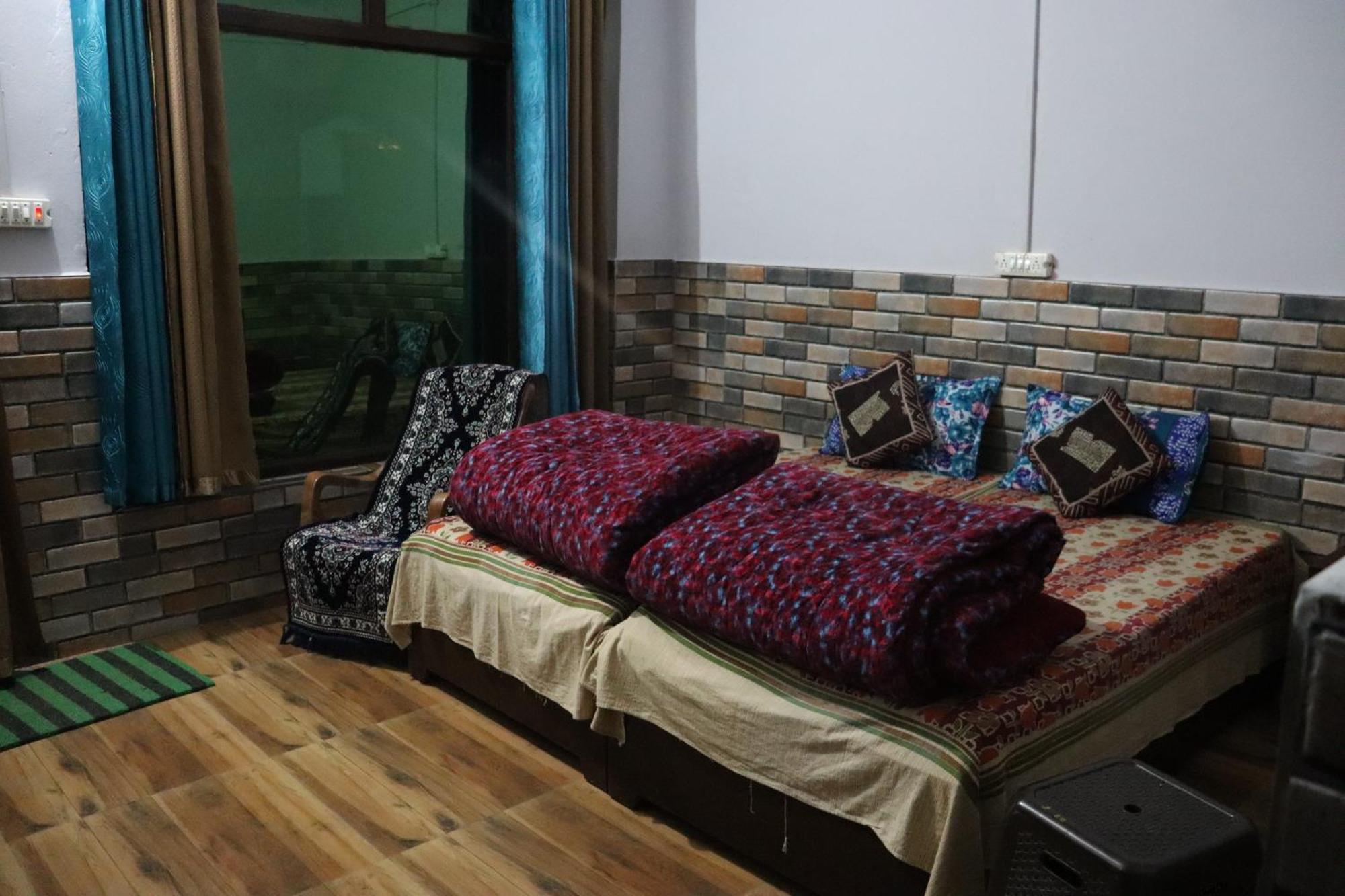 Shanti Home Stay Chaukori Esterno foto